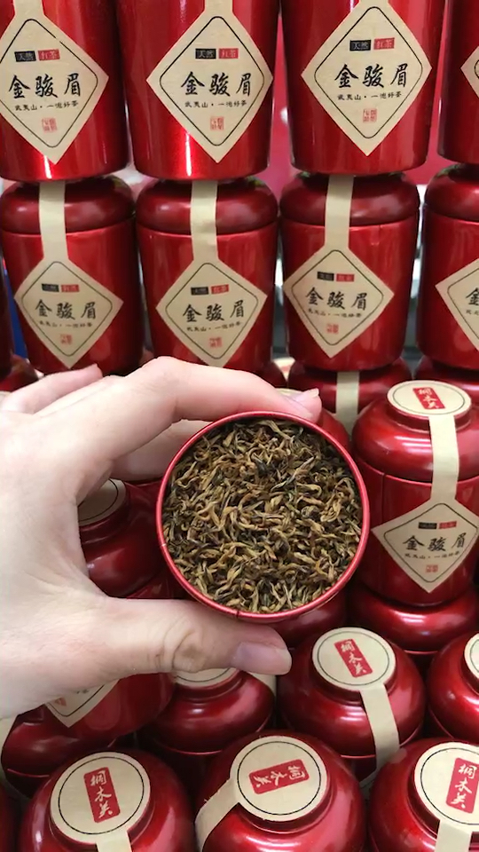 红罐茶礼金骏眉,红罐罐红红火火,金骏眉工艺秘制,每一罐成品茶都含有