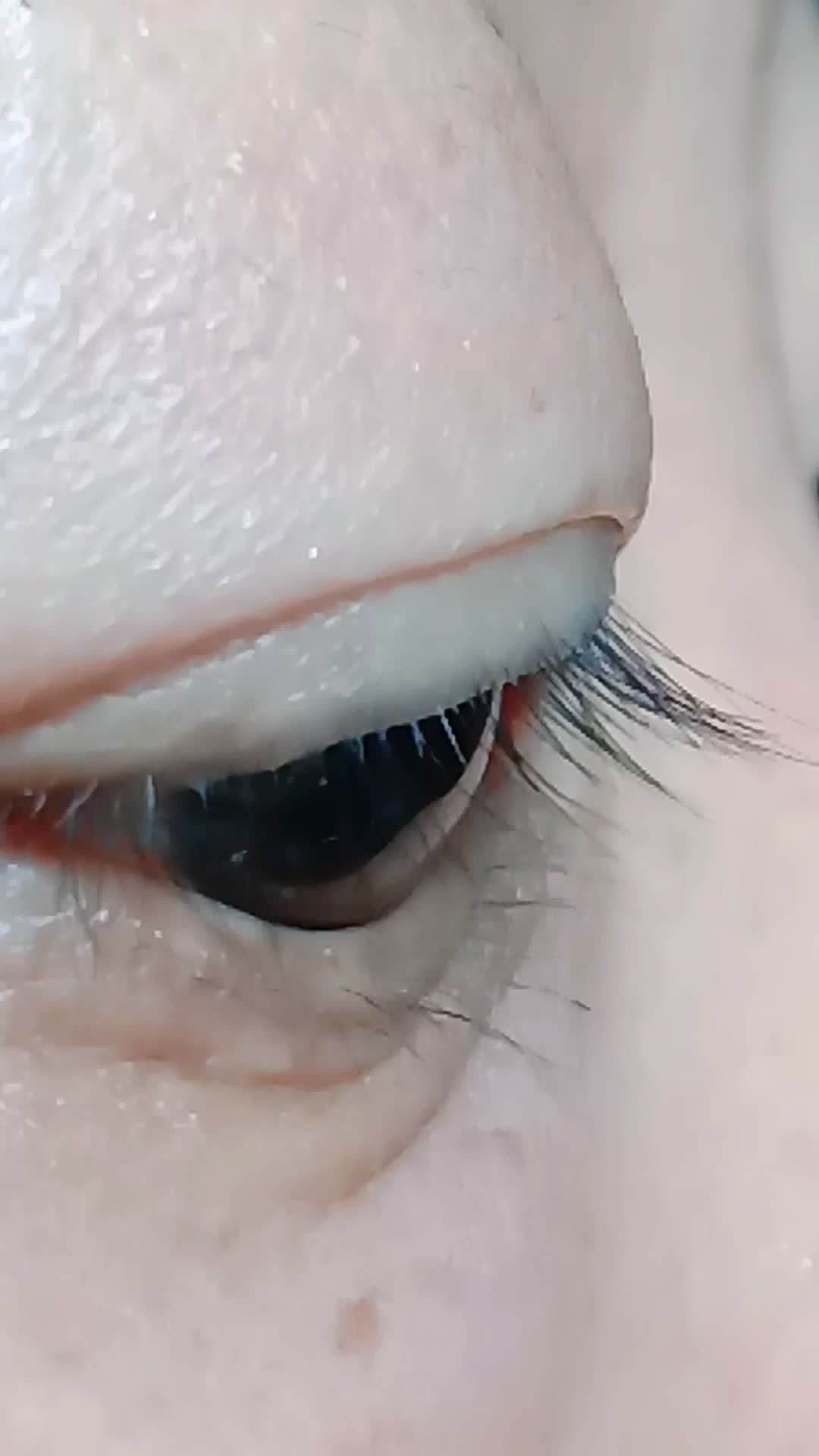 给毛囊注入营养,睫毛就可以长得又长又密