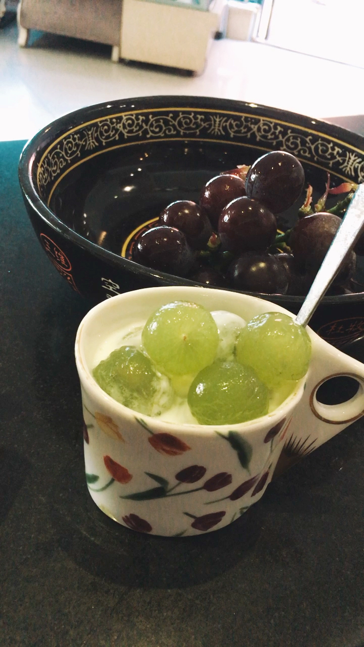 水晶葡萄拌酸奶