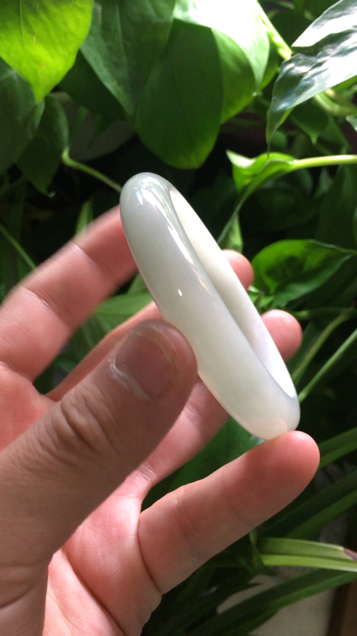 白底糯化翡翠手镯