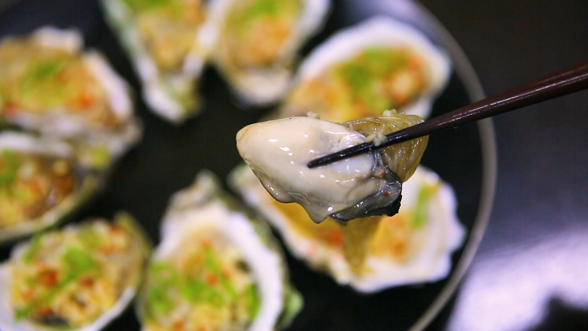 「蒜蓉生蚝」一盘?两盘?够吃?根本停不下来啊.