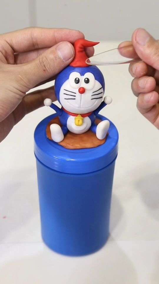 哆啦a梦是我小时候的记忆,一直想拥有,今天用面塑自己做了一只,可以