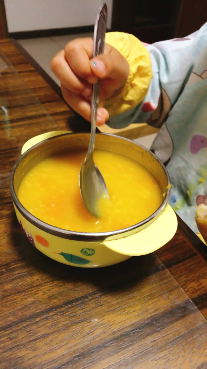 早餐一碗板栗南瓜小米粥