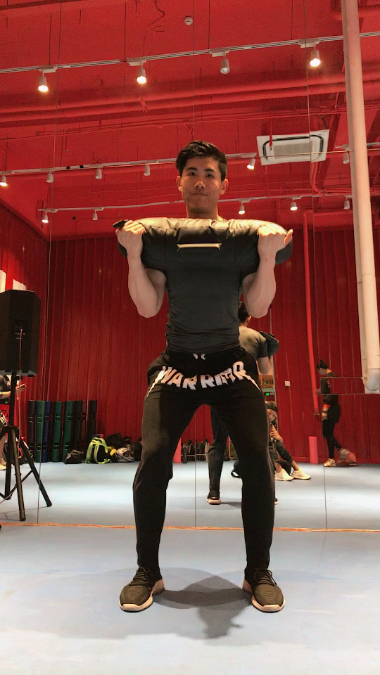 牛角包挺举,爆发力训练