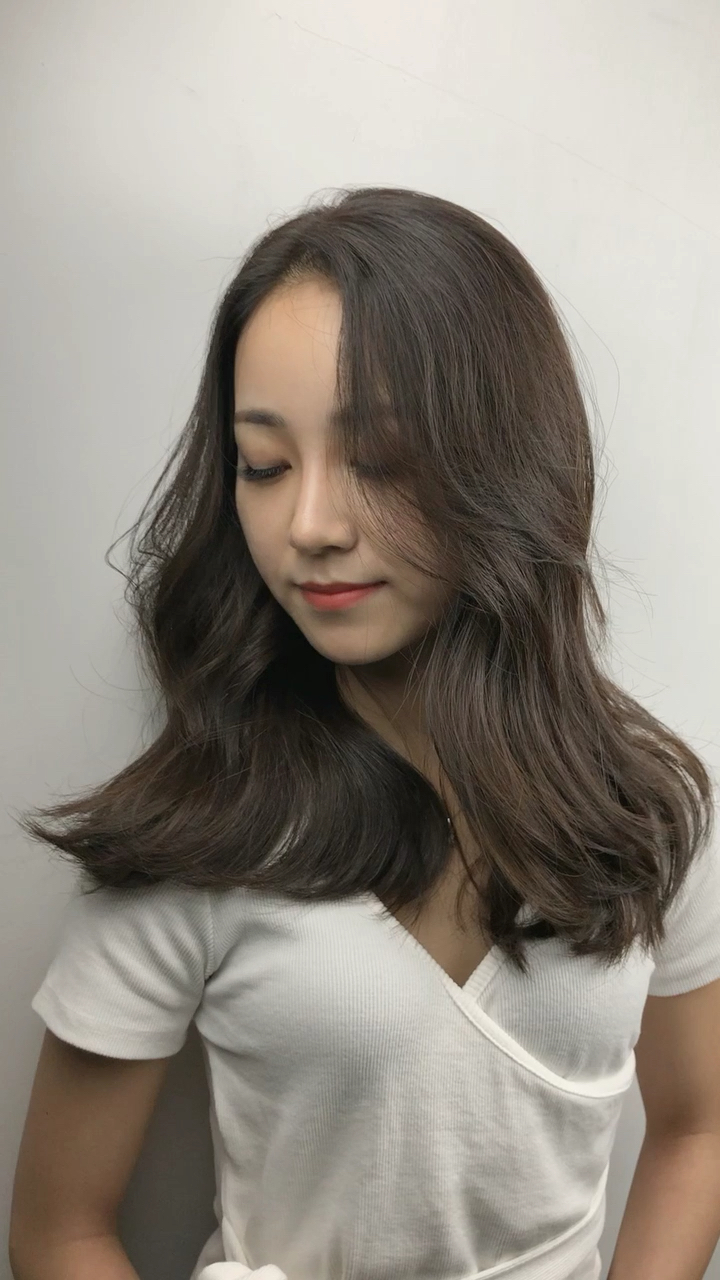 颜色:梨木棕色 烫发:5号杠子平卷