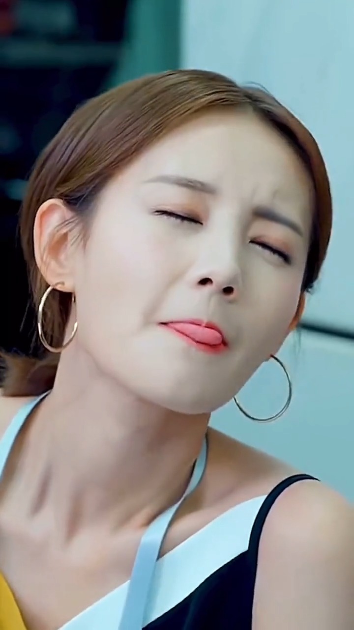 天啊她用的口红是什么色号.看起来太甜了#李一桐