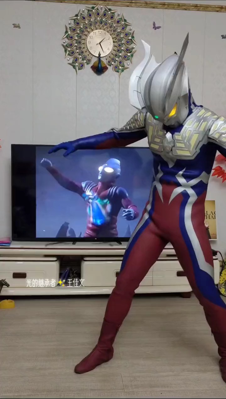 赛罗奥特曼倒下了,大家一起光给赛罗!