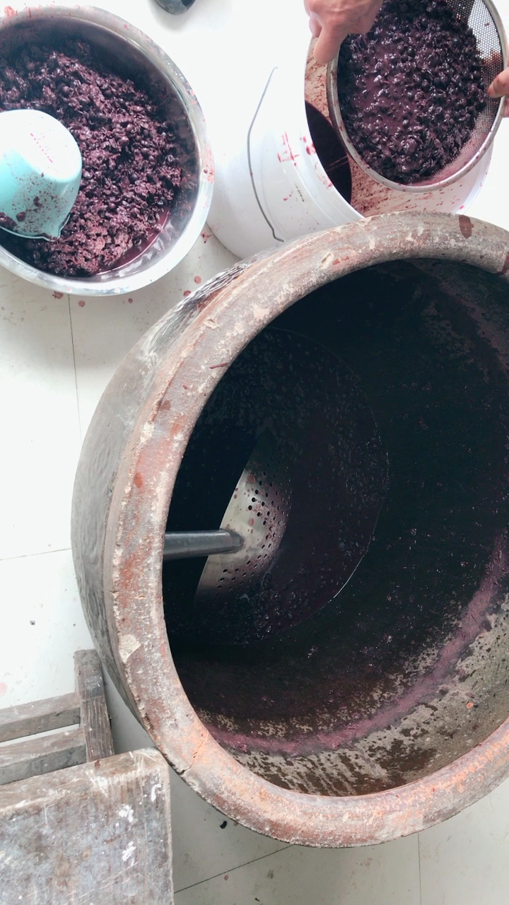 自制葡萄酒手工压榨