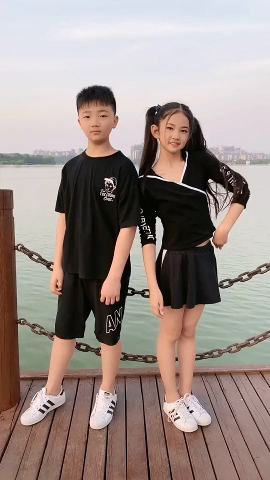 龙凤胎兄妹啊:来吧展示!