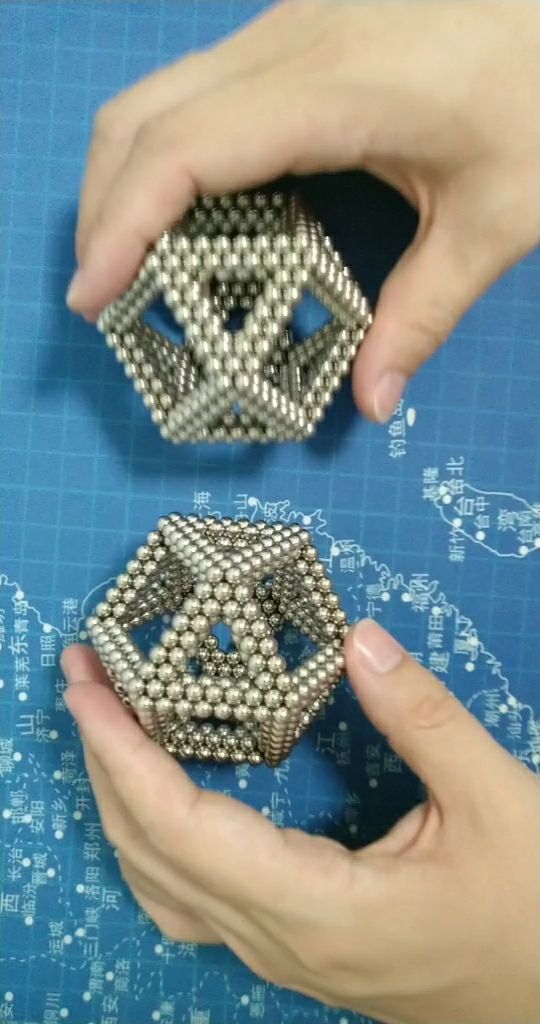 巴克球镂空多面体有点难,注意磁力方向奥!