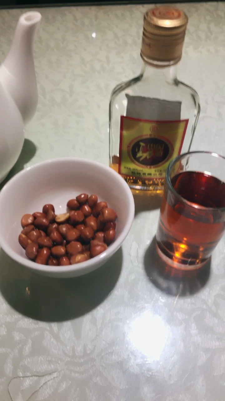 一杯酒一碗花生米,足矣