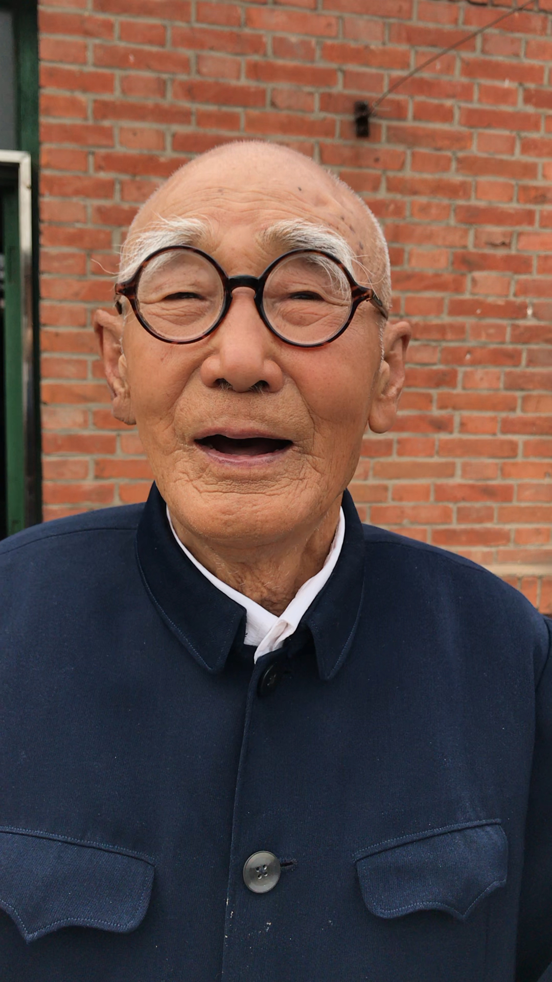 真的羡慕一百岁的爷爷有这样健康的身体