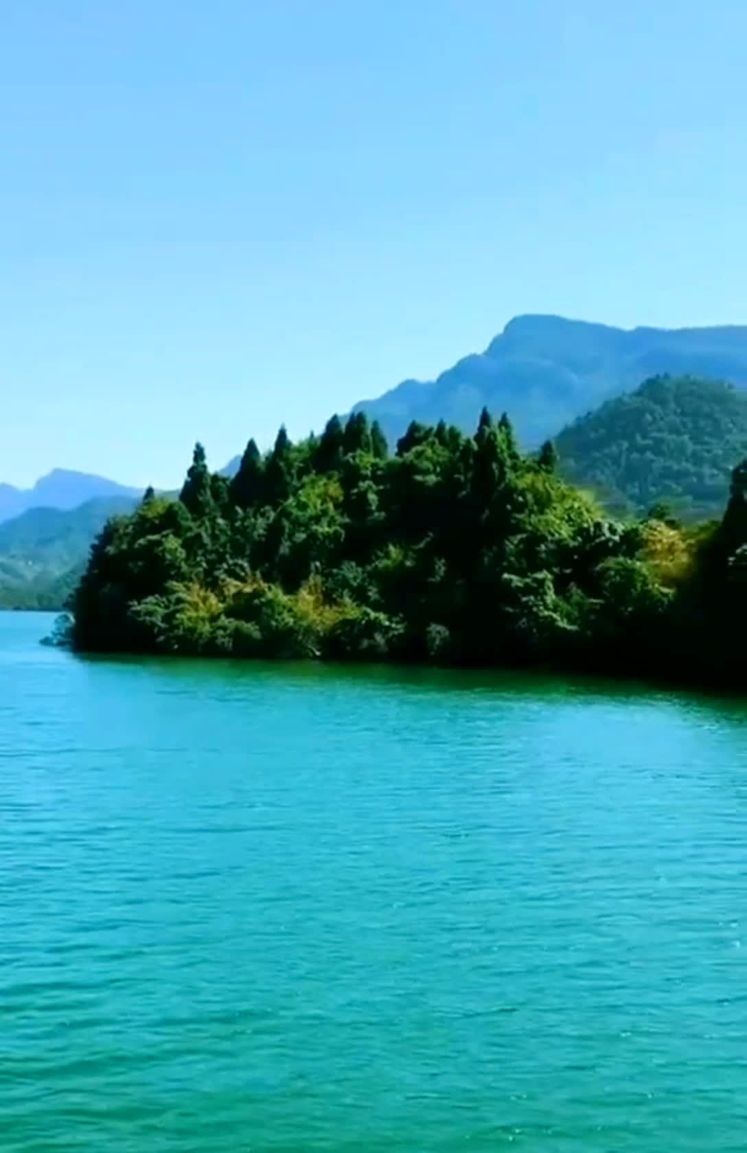 山清水秀好地方,大江大河滚滚流