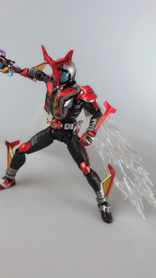 万代shf的真骨雕甲斗王,这个小玩具现在炒到800多块,真的是好贵,不过