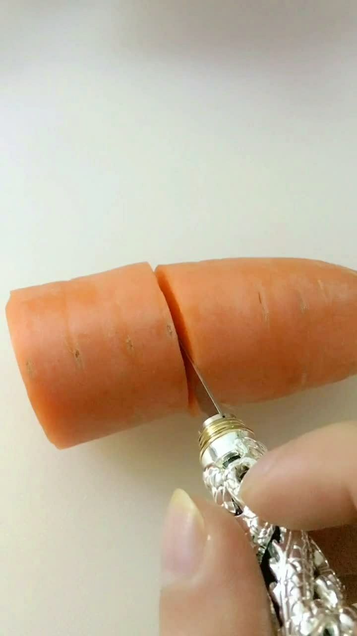 红萝卜雕刻玲珑球,喜欢吗