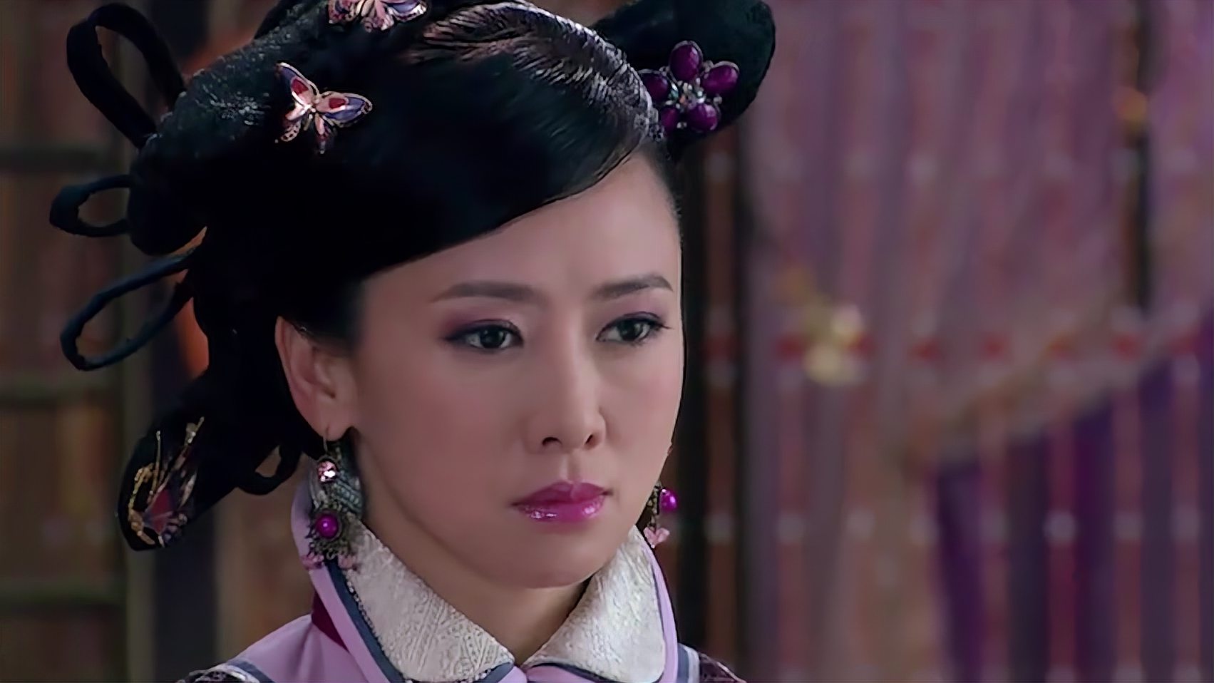 笑红颜:二姨太偷偷赚钱被发现,管家一句提醒,二姨太立马有对策