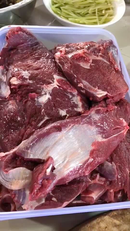 肉质营养丰富,具有极高的营养价值,品质优于牛肉,突出特点是:低脂肪