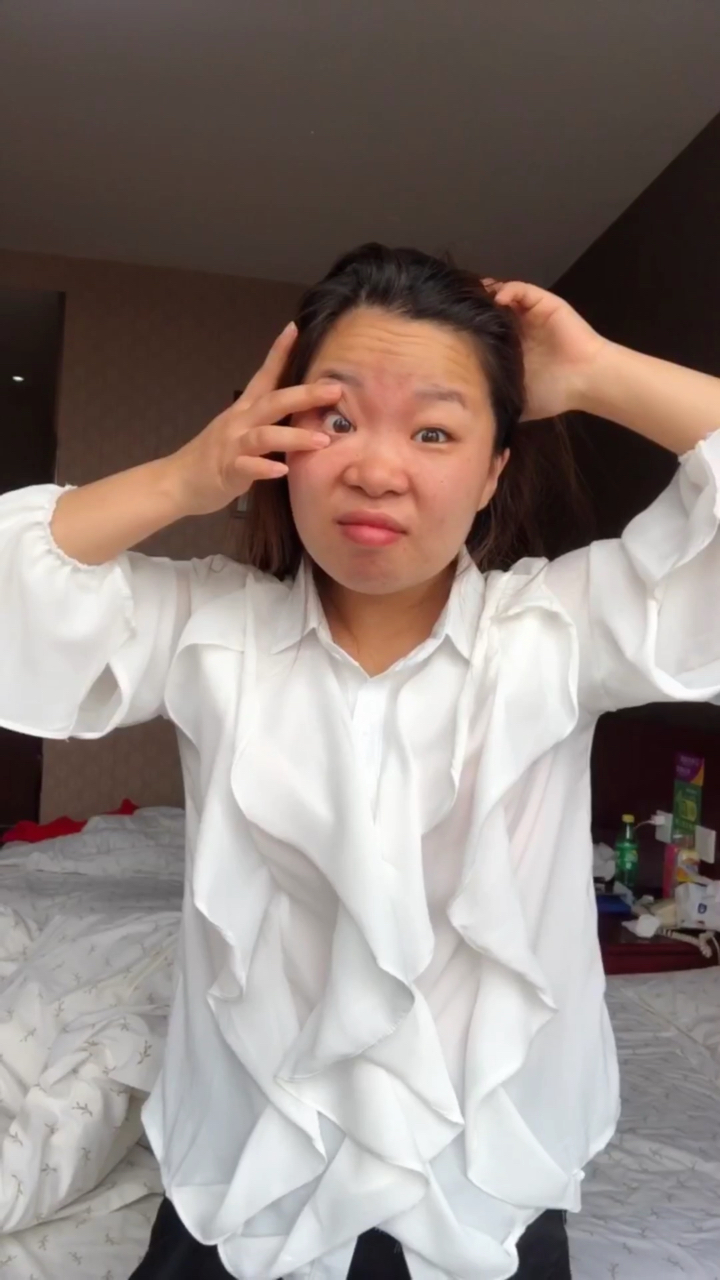 网恋三个月男友,第一次酒店见面嫌我丑,五秒钟惊呆他