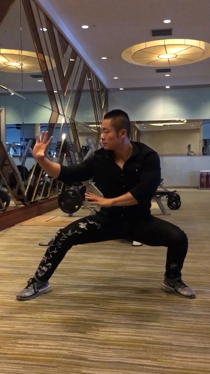 外练筋骨皮,内练一口气,习武本身就是强身健体,切莫追求名利～一切