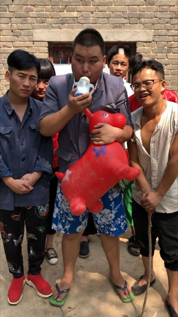 傻根儿 在微视发布了一个超有趣的视频,速来前排围观!