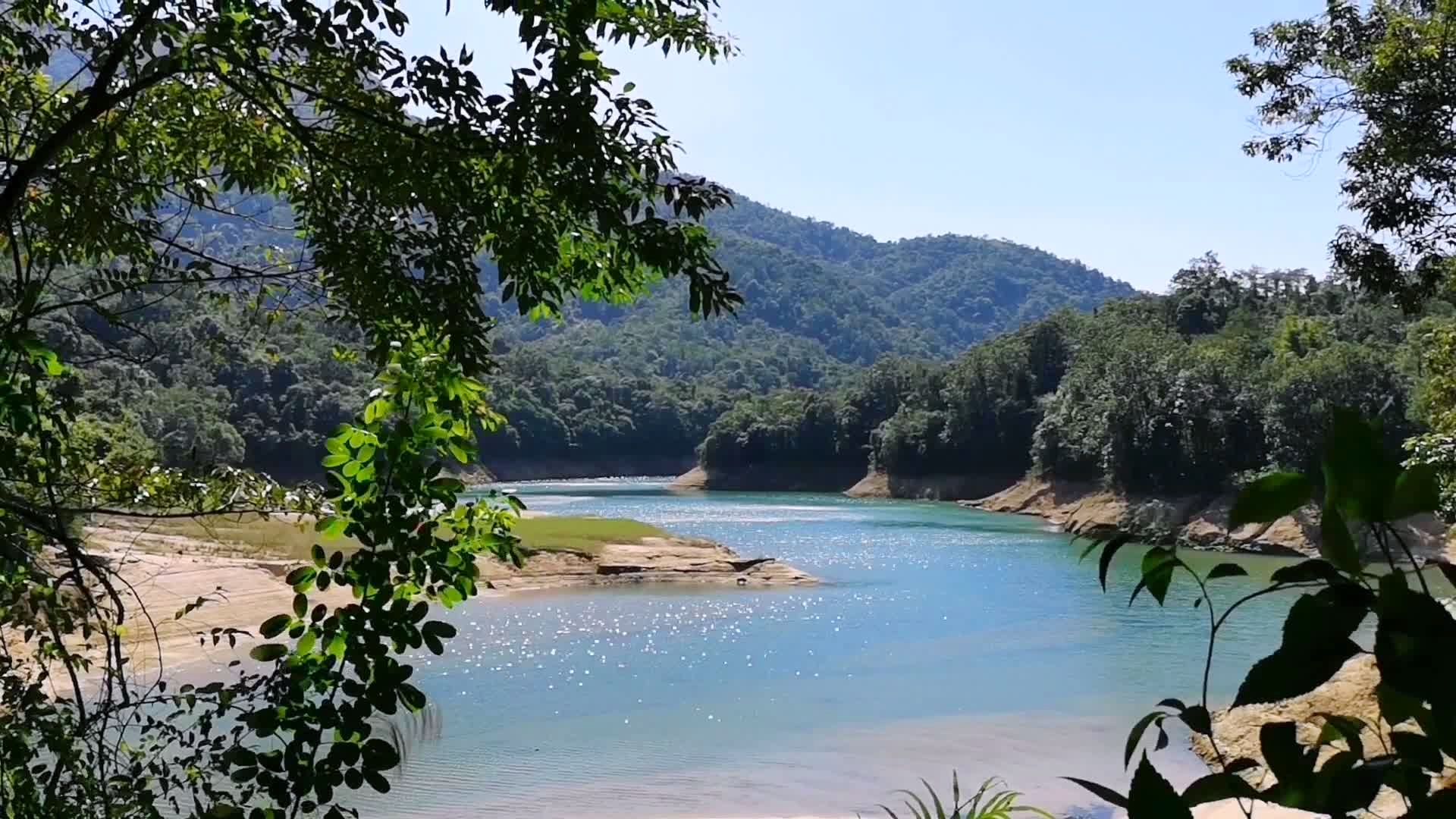 广州增城白水寨的大丰门景区内,里面奇峰秀水,不过没什么游人.