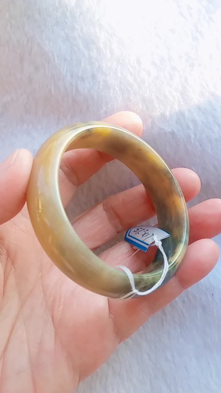 新疆金丝玉彩玉手镯