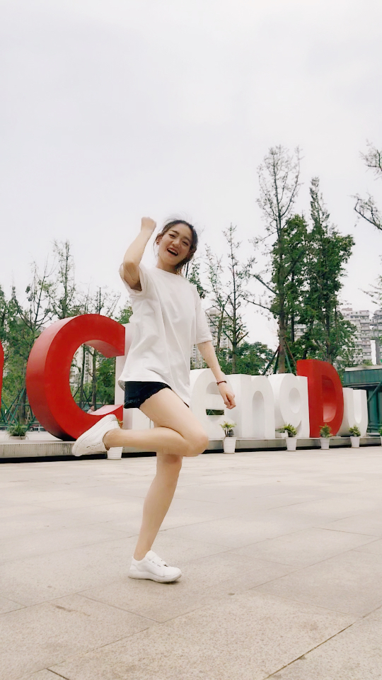 今天学习了一下101小姐姐们跳的 锤子舞 真的超累的 070707