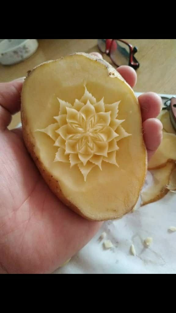 土豆雕刻展示,喜欢的话可以留下你的爱心,谢谢支持