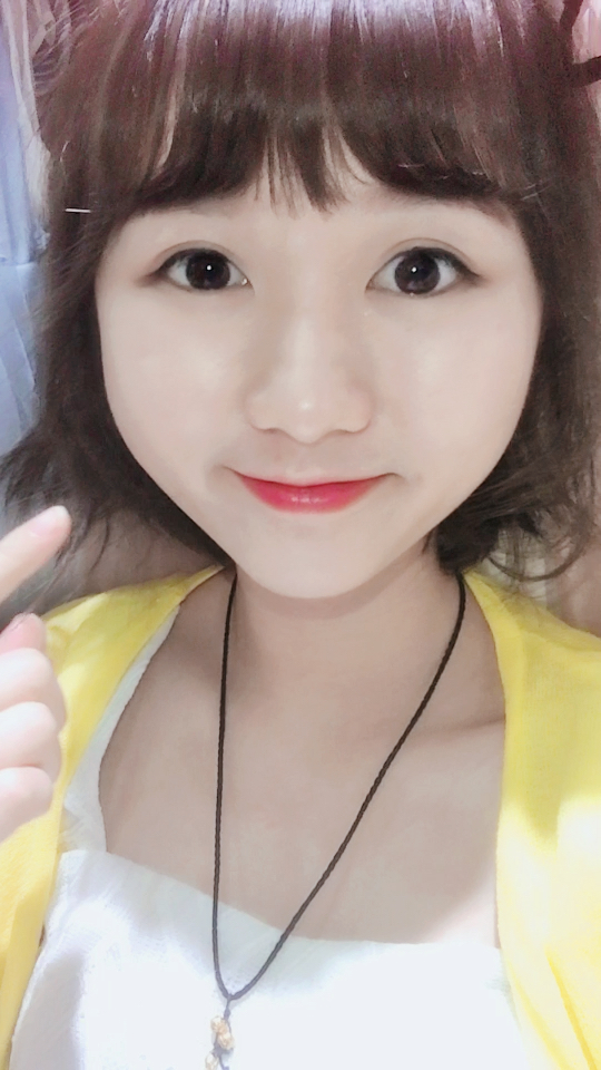 我没有胖嘟嘟只是我的肉很多!真的其他的不胖 就胖脸