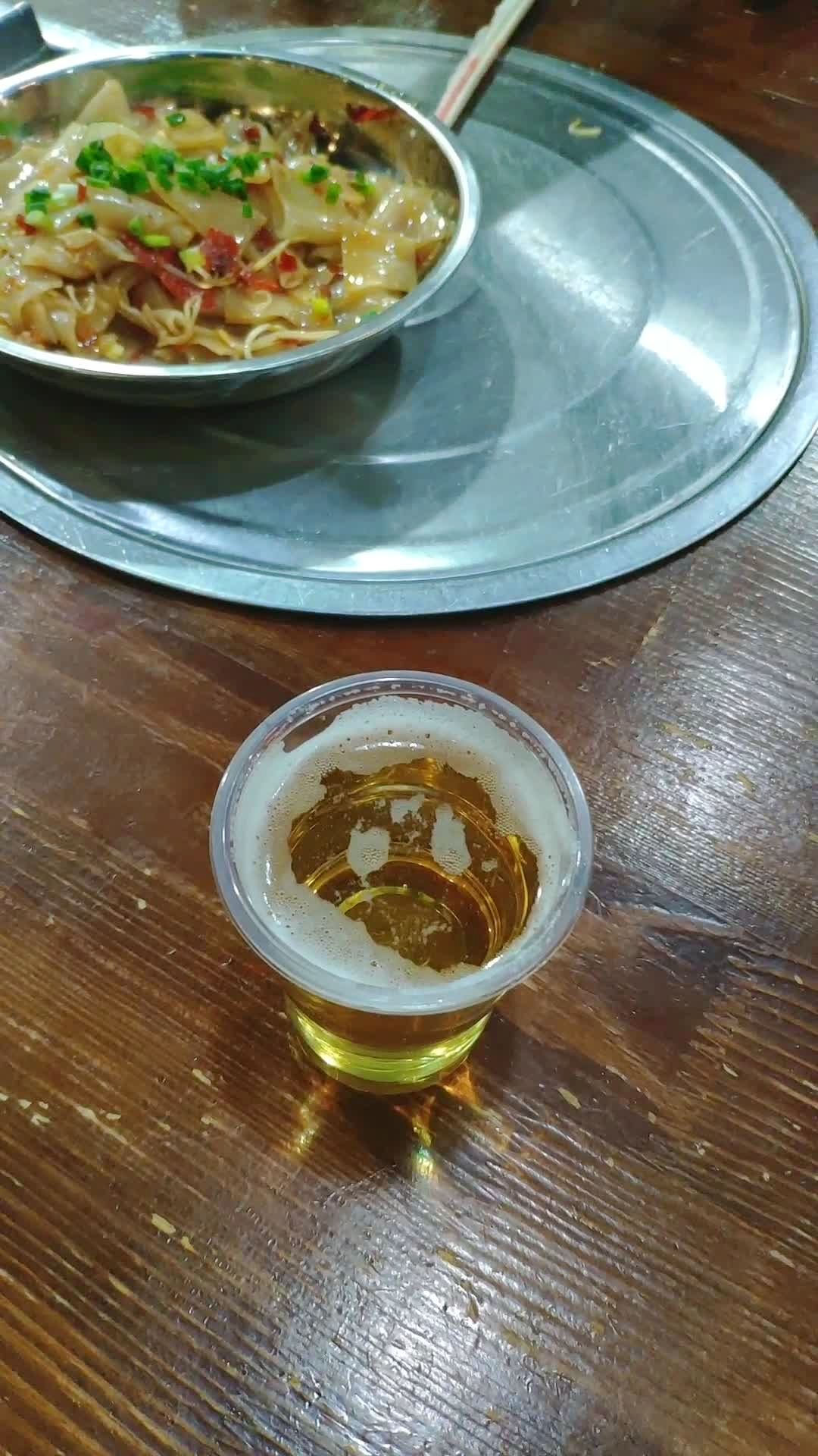夜宵   唯有烧烤啤酒配