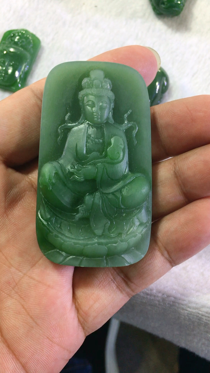 和田碧玉观音牌,刚做好的新货,未抛光请欣赏