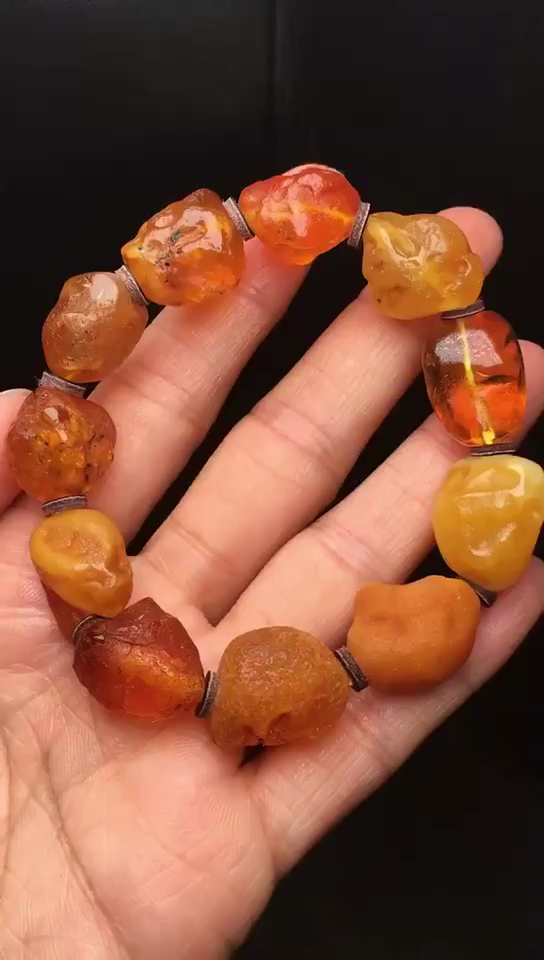 精挑海漂籽料手串,油性足,盘玩包浆快,喜欢的朋友关注一下!