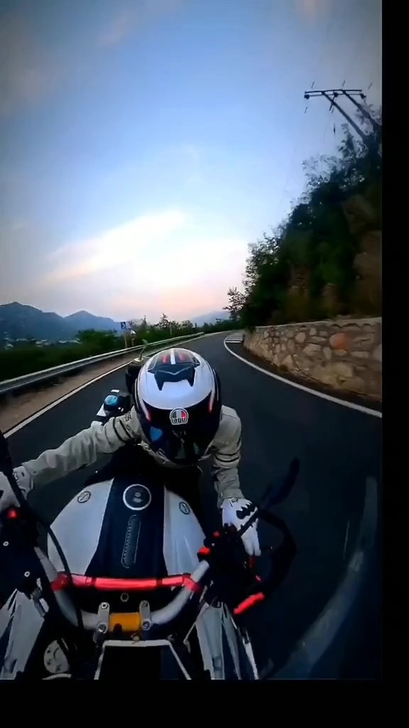 能随心所欲在路上疾驰真的太开心了!#机车