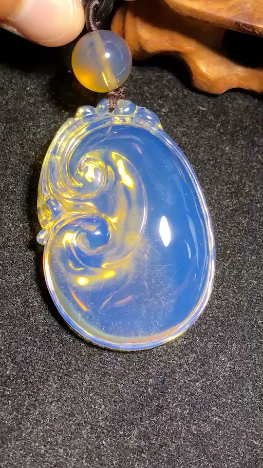缅甸琥珀蜜蜡天空蓝挂件