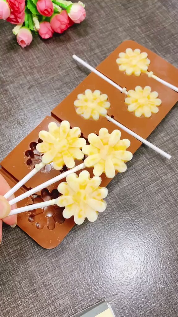 这样做的芒果棒棒糖,味道好极了