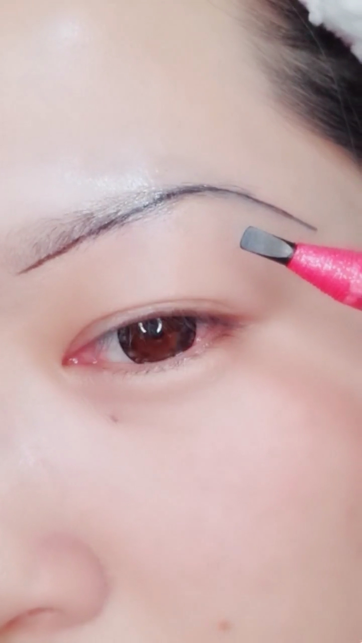 酷酷欧美镰刀眉