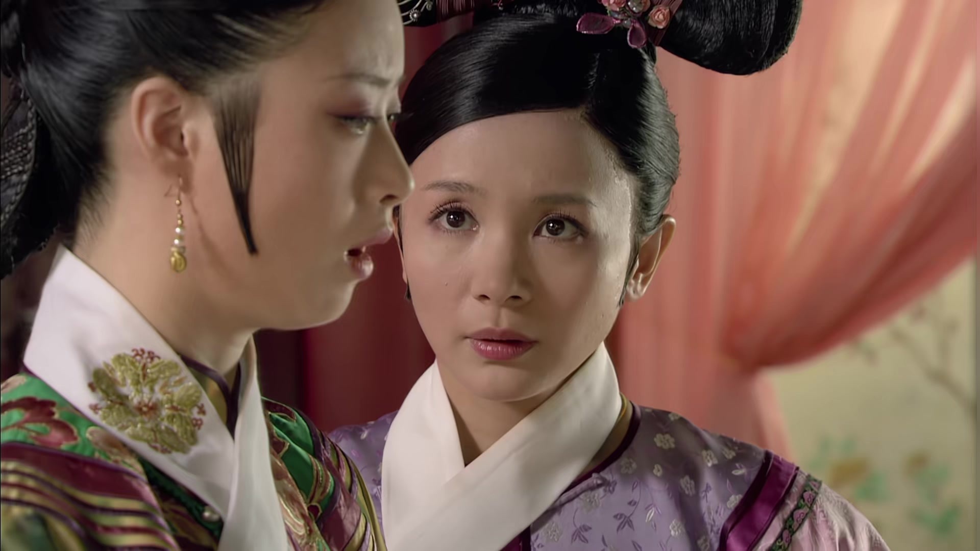 甄嬛传:颂芝说皇后头疼了一夜,华妃听了十分惊慌