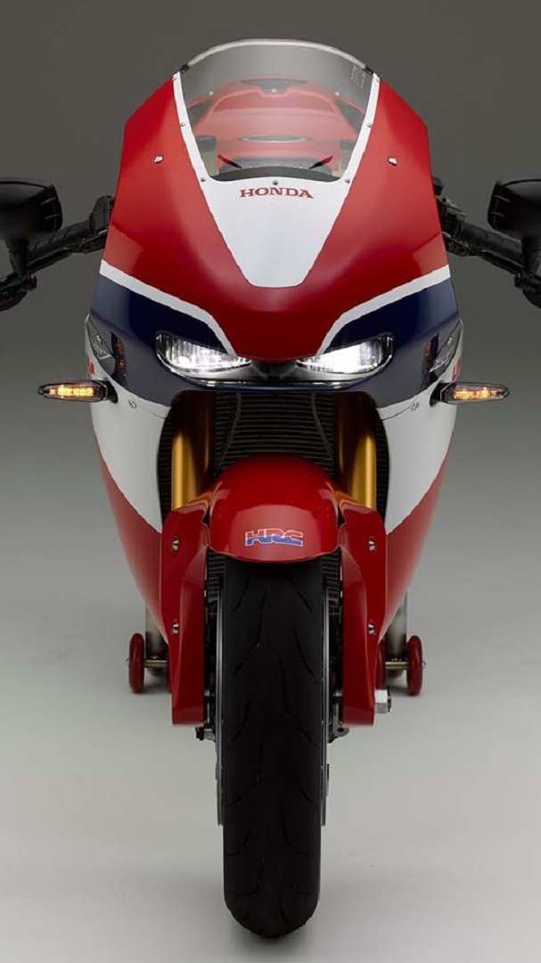 赛道猛兽出笼撒花儿 本田rc213v-s