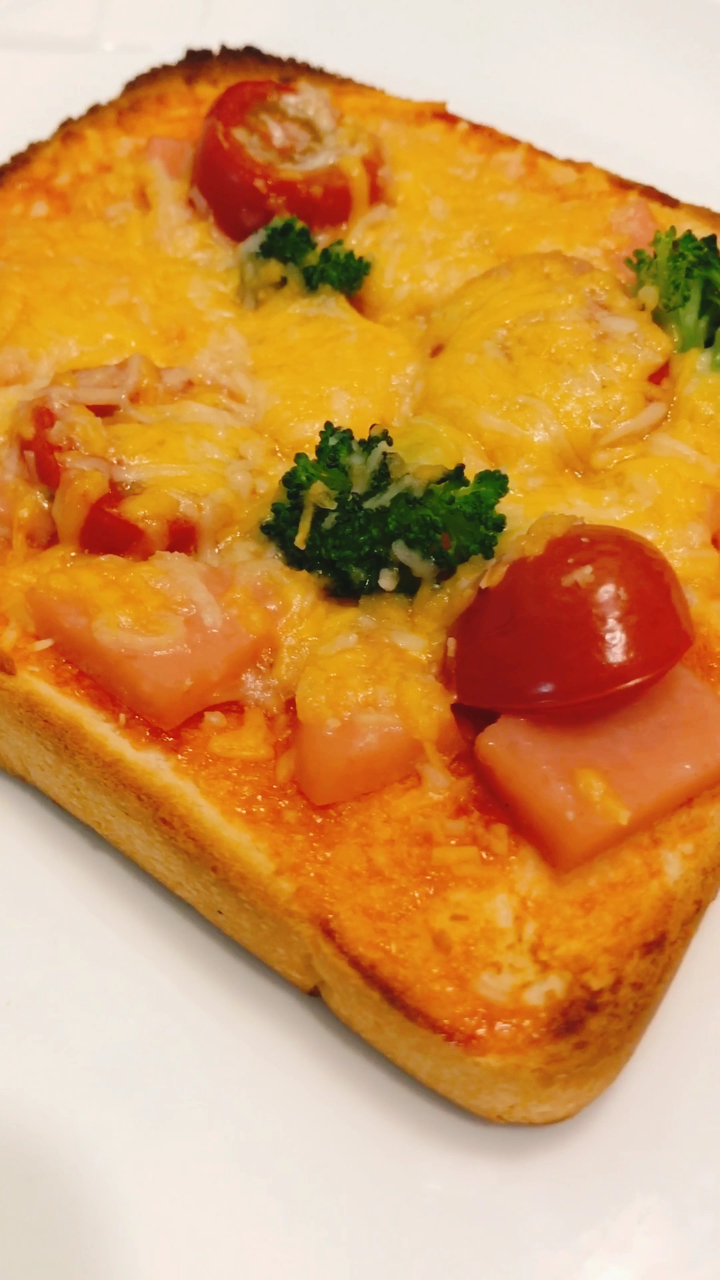 吐司的亿万种吃法之——吐司小披萨～发挥想象放自己喜欢的任意馅料