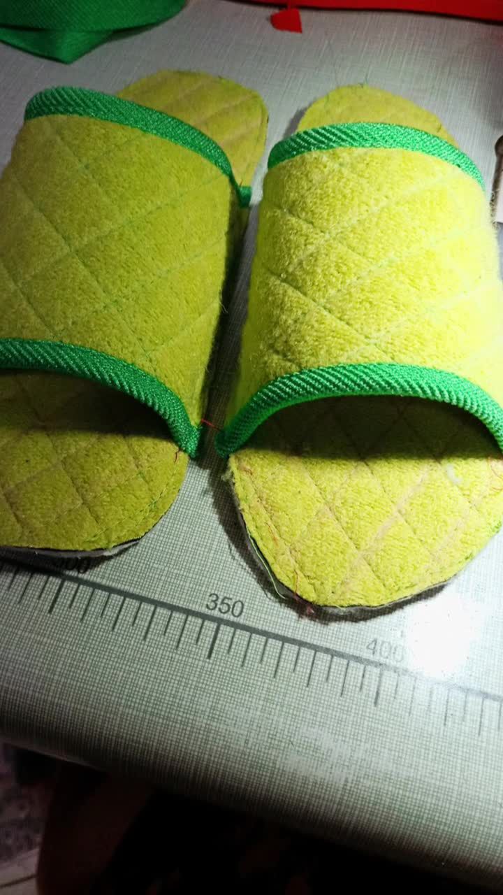 旧衣服做的鱼嘴拖鞋
