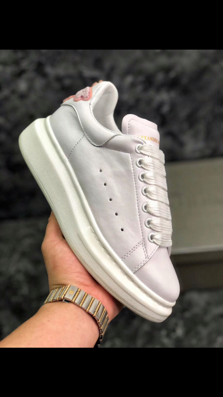 99新货60正确版,15mqueen/麦昆 2018ss秋冬款  白尾小蜜蜂 皮面