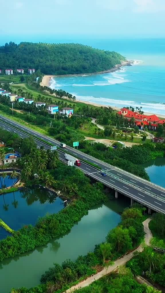 全国最美沿海高速公路,而且还是免费的,只可惜高速过路费平摊在油费里