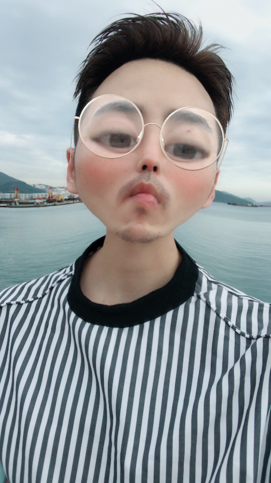 尖嘴猴腮什么鬼!赶紧给我变帅点