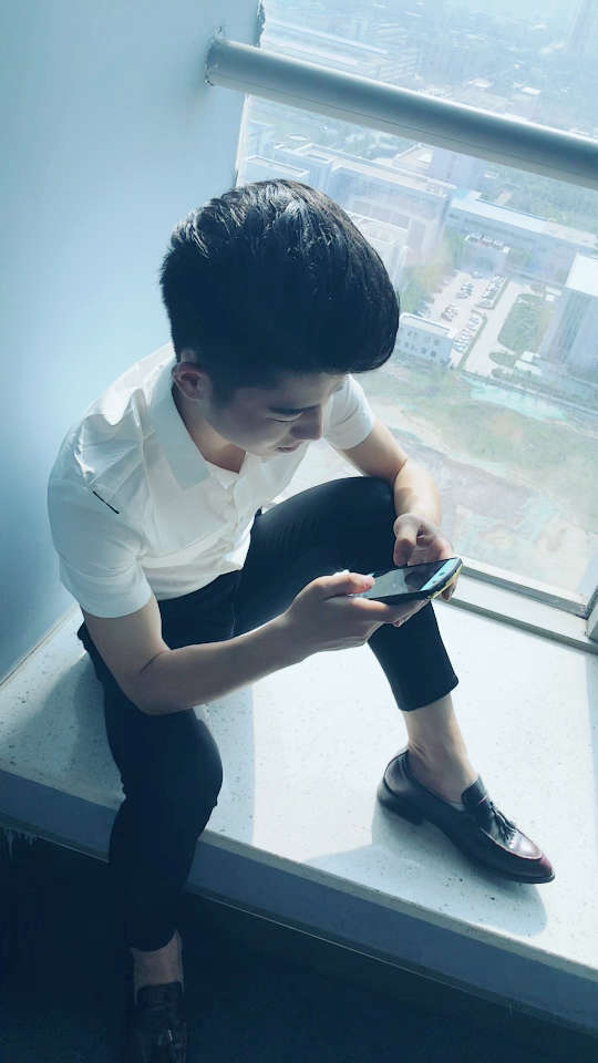 公司一群单身狗 ,冯总你有钱了不起呀,给大家也分配一个吧