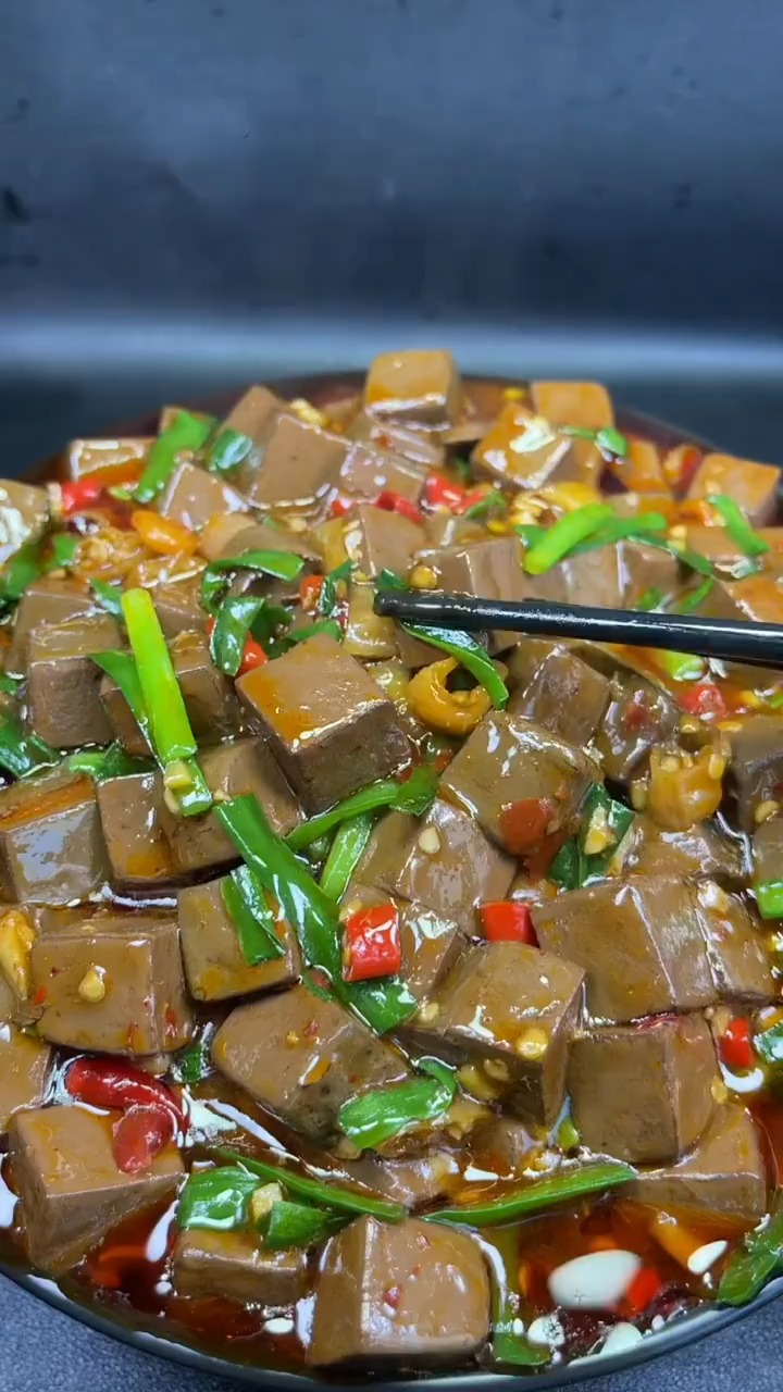 韭菜烧鸭血这样做,好吃下饭又营养!