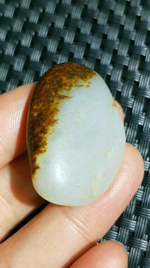 双十一特惠,和田玉籽料聚虎皮挂件籽,料子油润籽形完美,聚虎皮漂亮