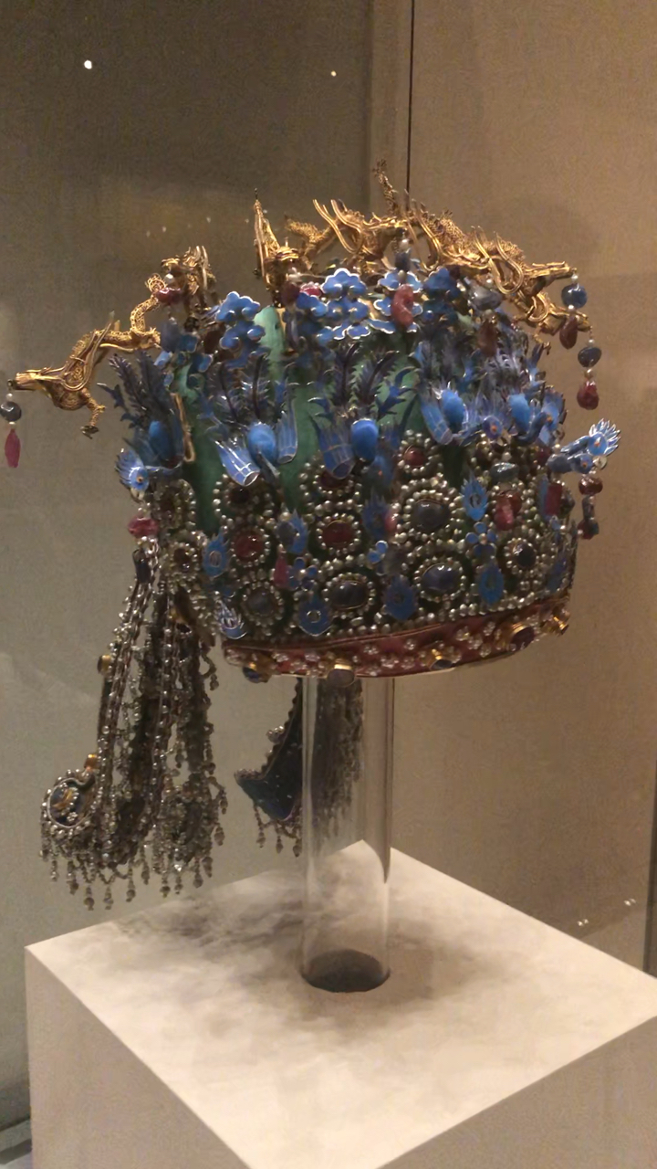 大明孝端皇后凤冠——九龙九凤冠.现藏于中国国家博物馆.