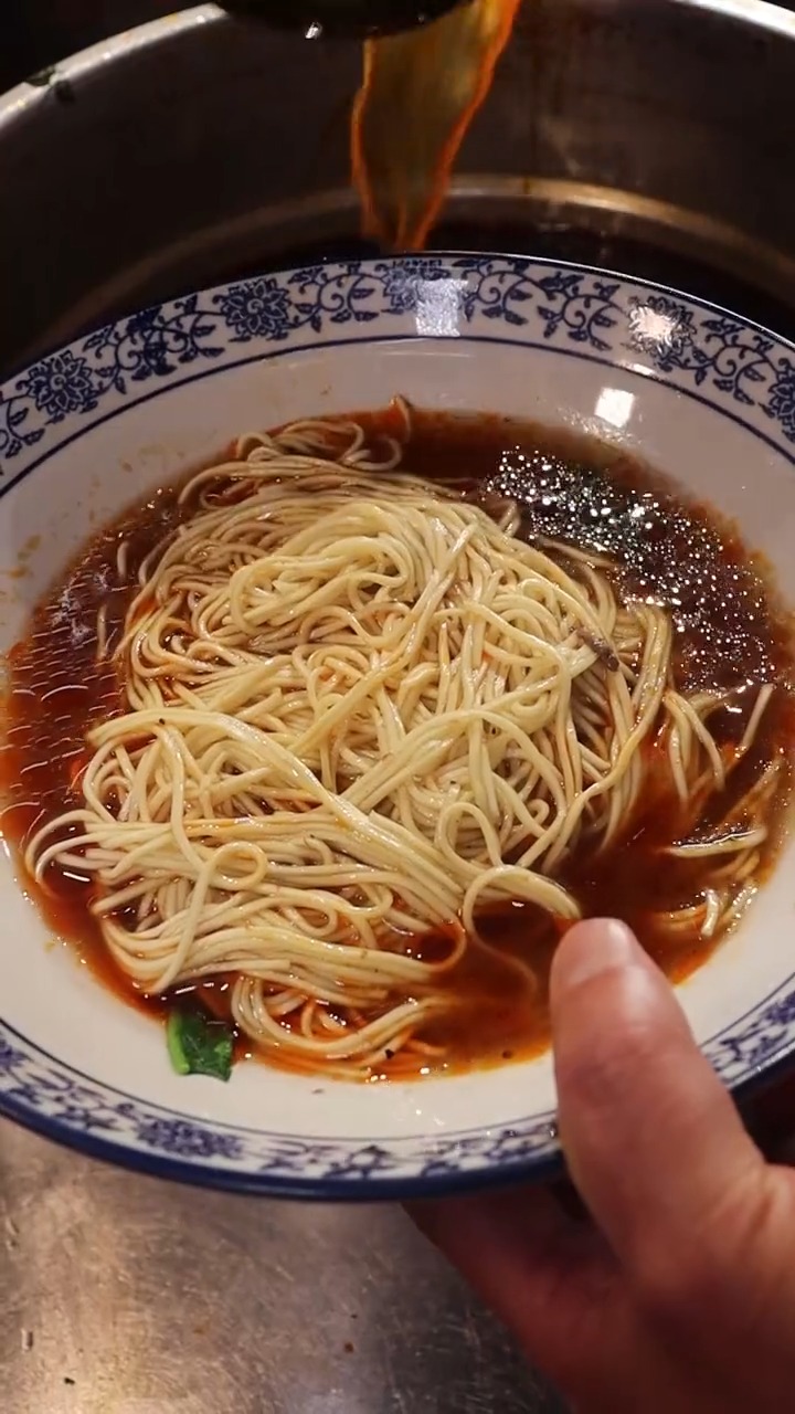 重庆最豪华牛肉面 ——三合面.