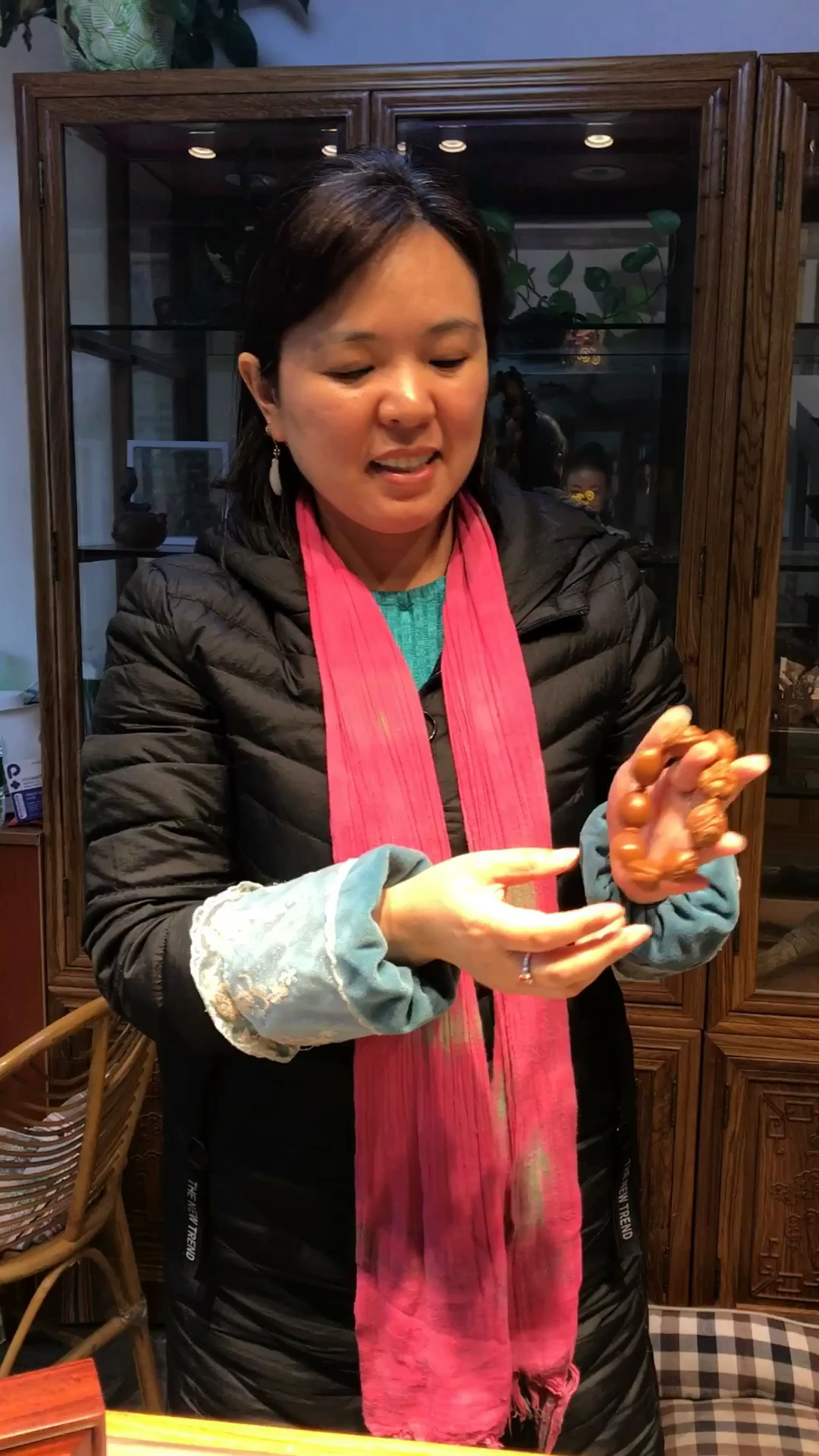 国家级大师胡小兰7815教您如何保养橄榄核雕手串7815