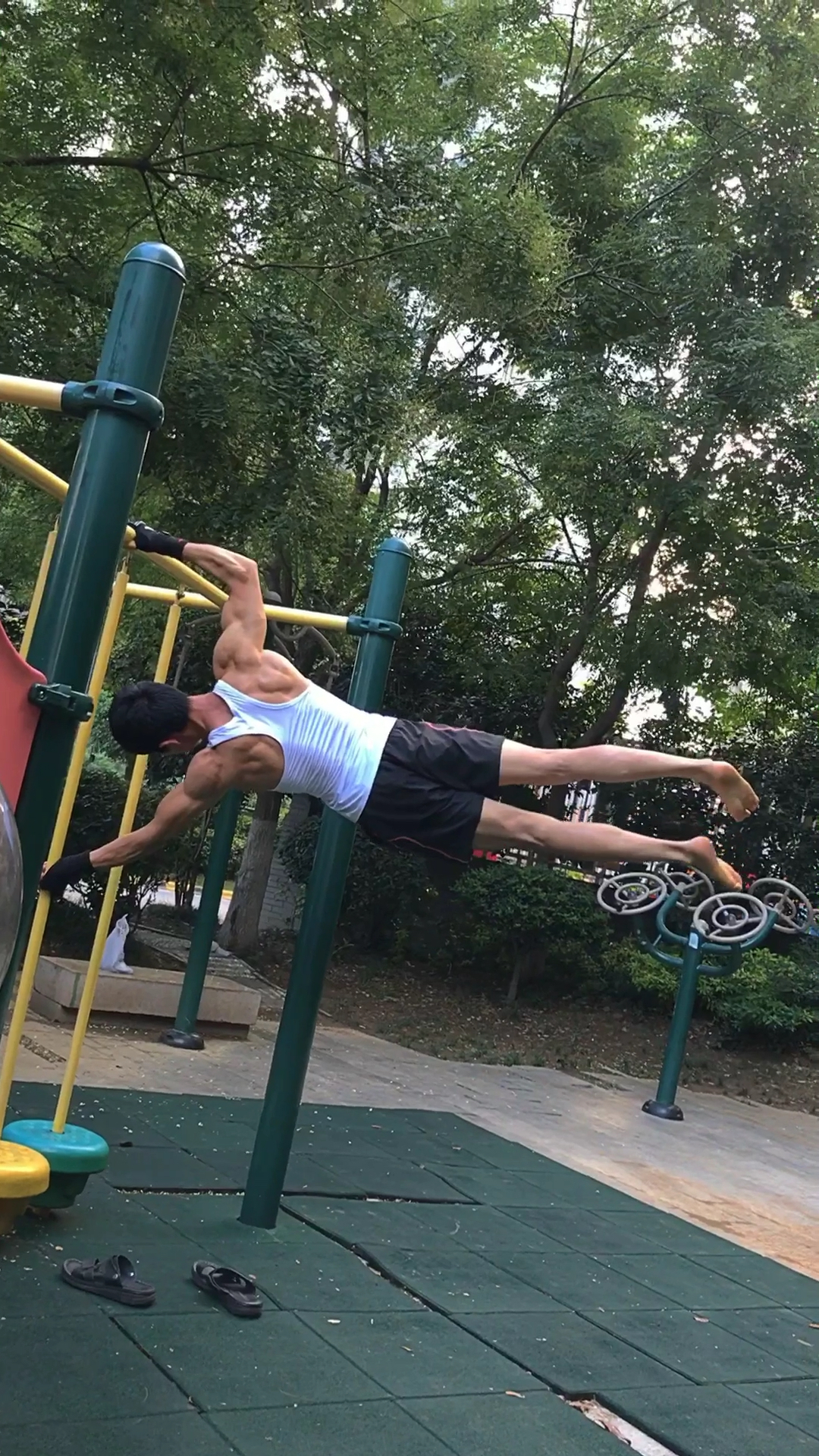 师傅感冒了,只能做这些简单一点的,俄挺俯卧撑就做不了了,但是对我来